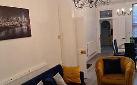 Fields Home A Stunning 3 Bedroom-Sleeps 5